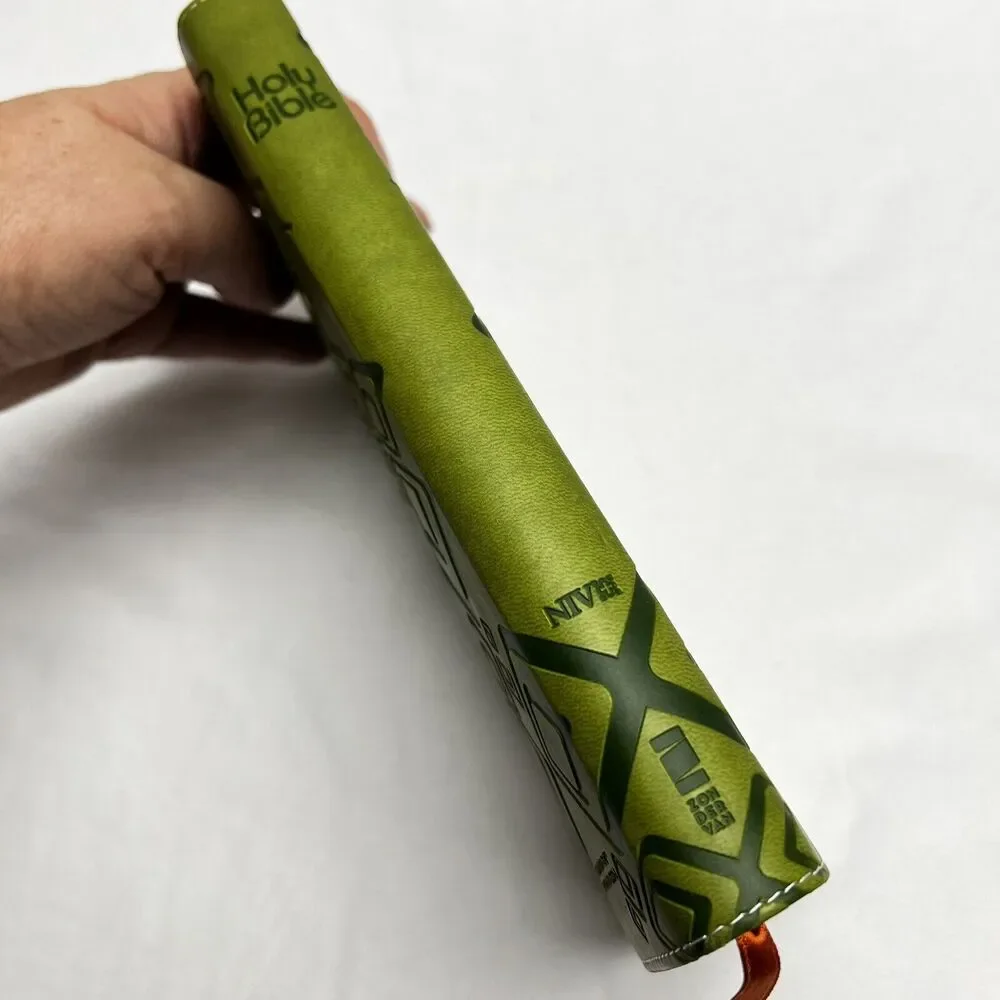 Zondervan NIV Thinline Bible Italian Two Tone Green Leather Geometric Design - Picture 4 of 13